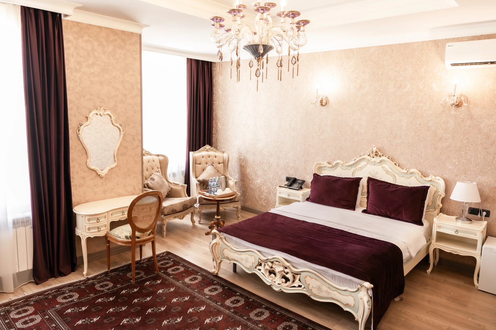 Отель West Inn Palace