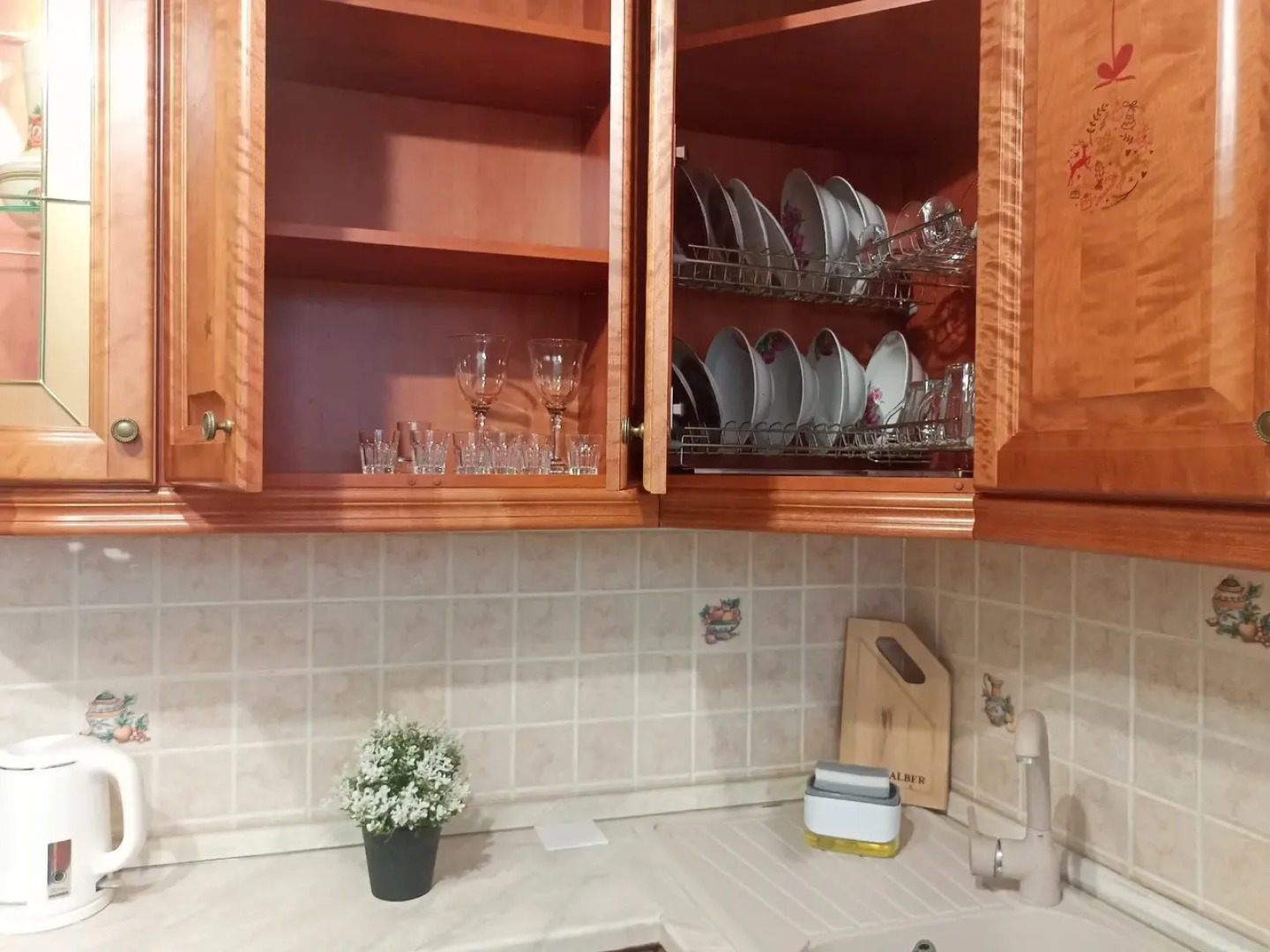 Квартира Уютная Двухкомнатная с Симпатичным Декор Камином