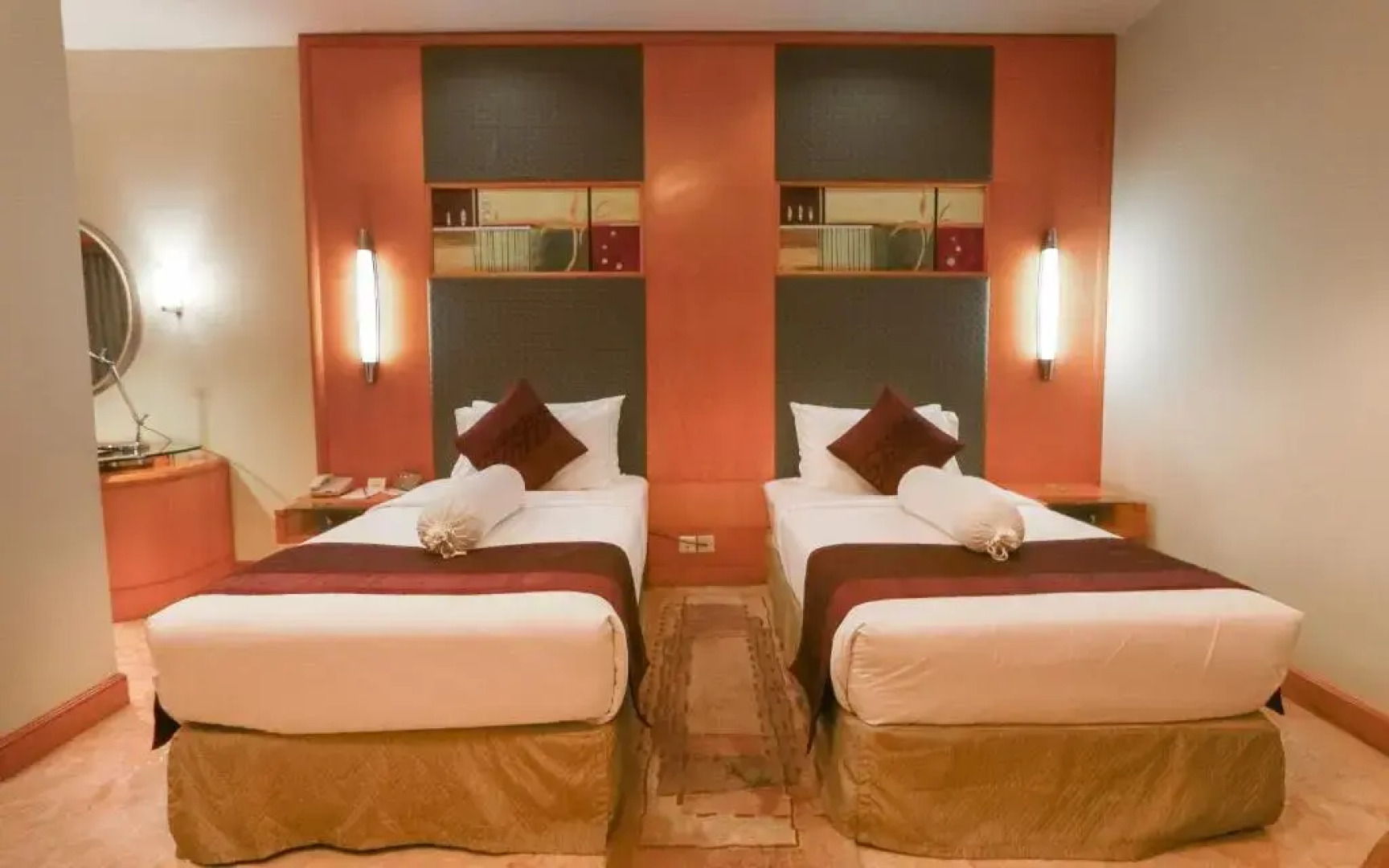 Lakeshore Hotel & Apartments