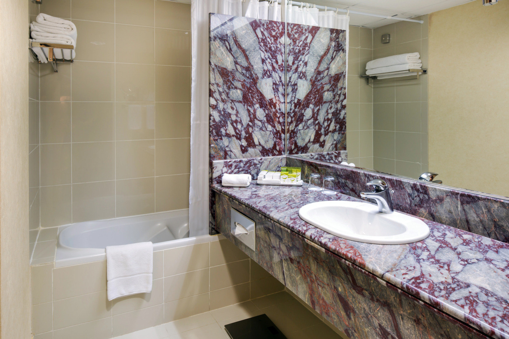 Отель Novel City Center