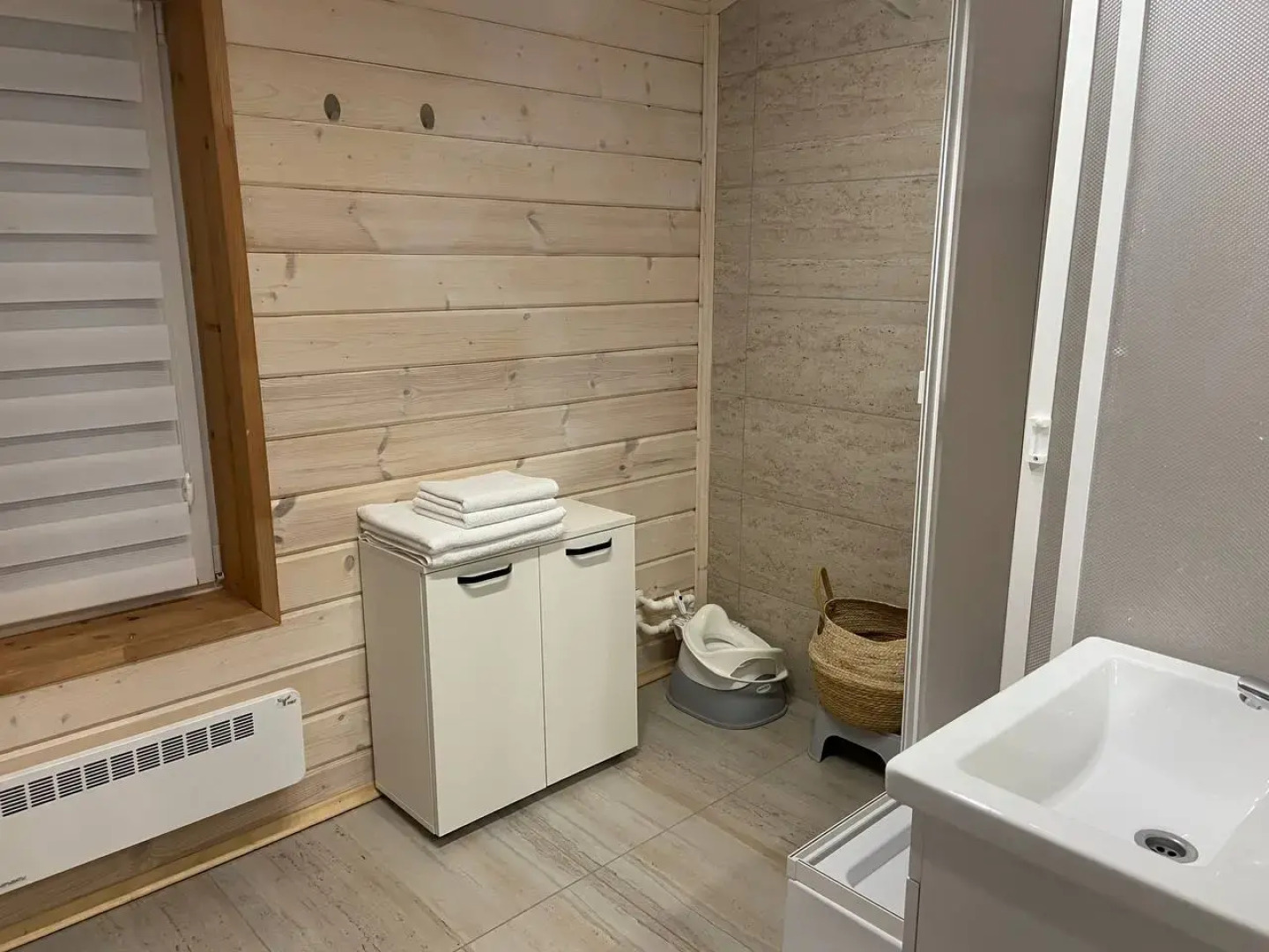 Частный дом комфортный со столом для пинг-понга и батутом