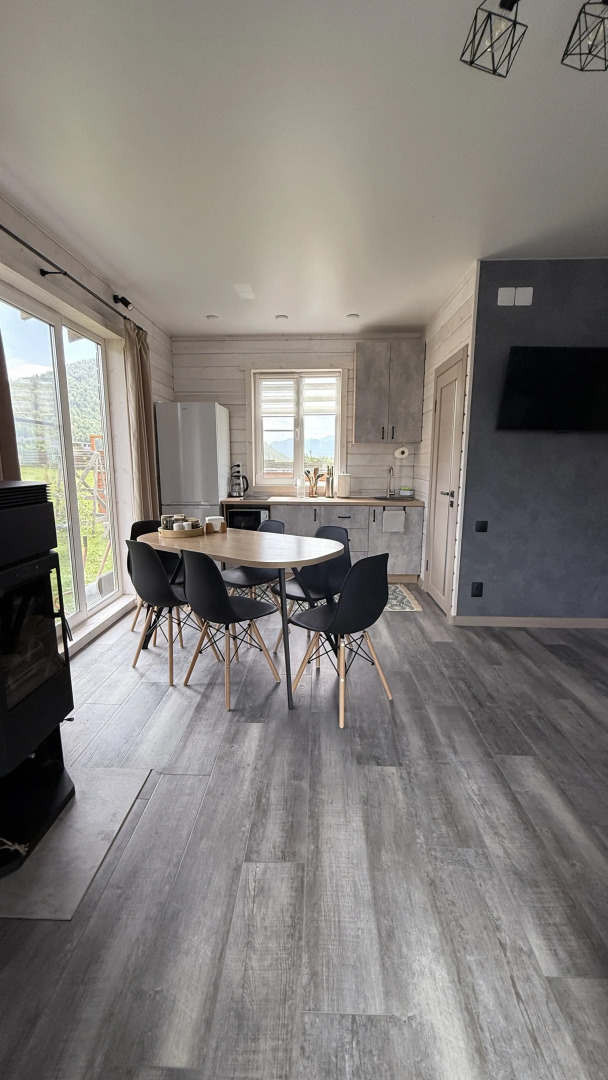 Шале с террасой в горах