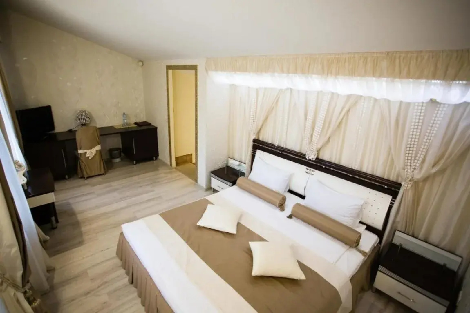 Отель Атриум