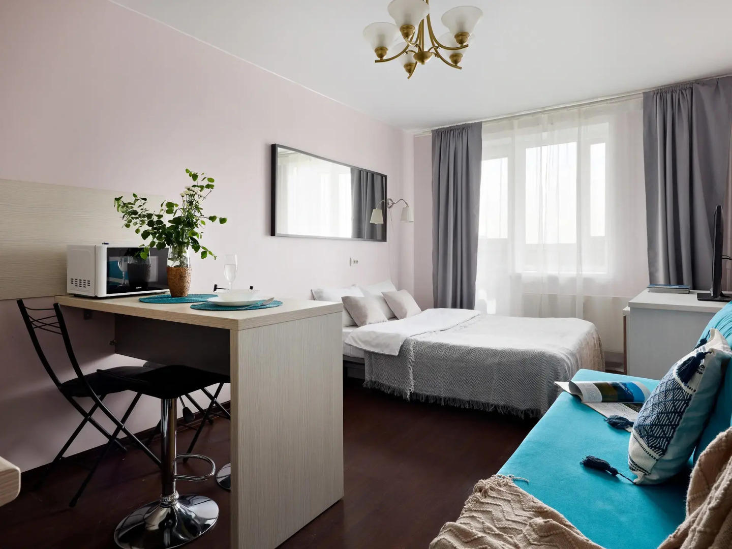 Квартира Студия Бирюза в 3 минутах пешком от метро Лесная