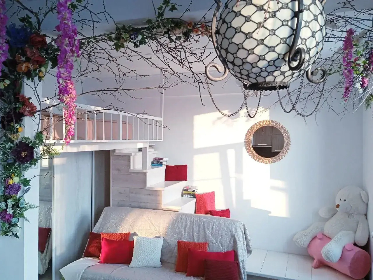 Квартира Студия с авторским декором Сказочный лес в красивом доме