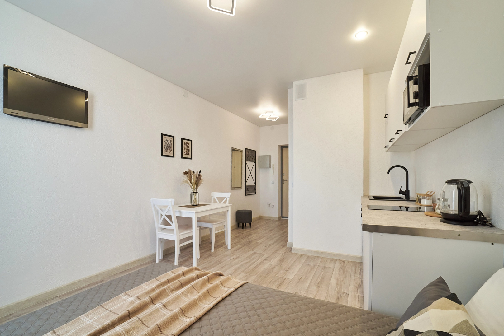 Квартира Родионова 202/2-70