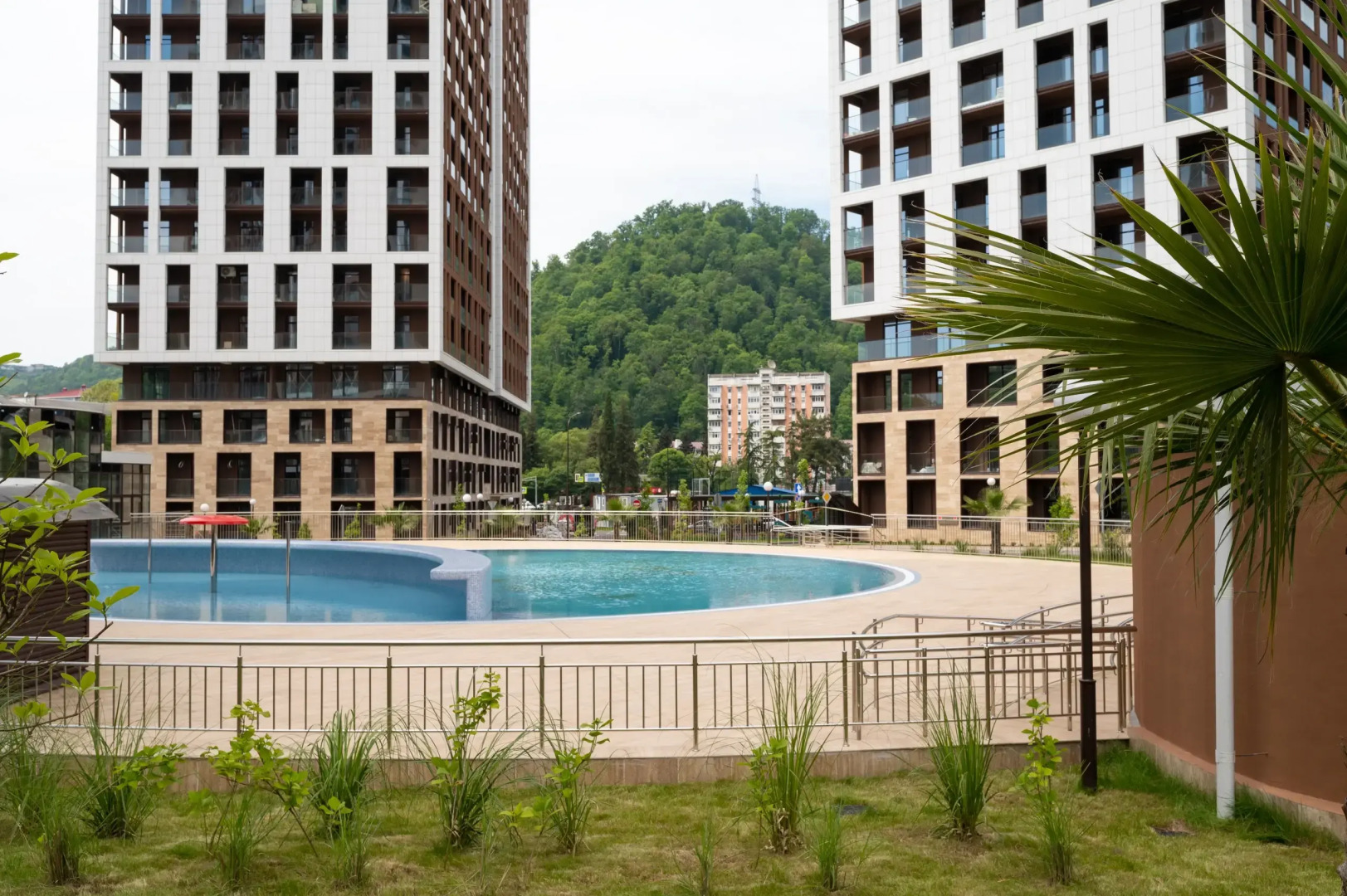 Студия с балконом и видом на горы. Аллея 392