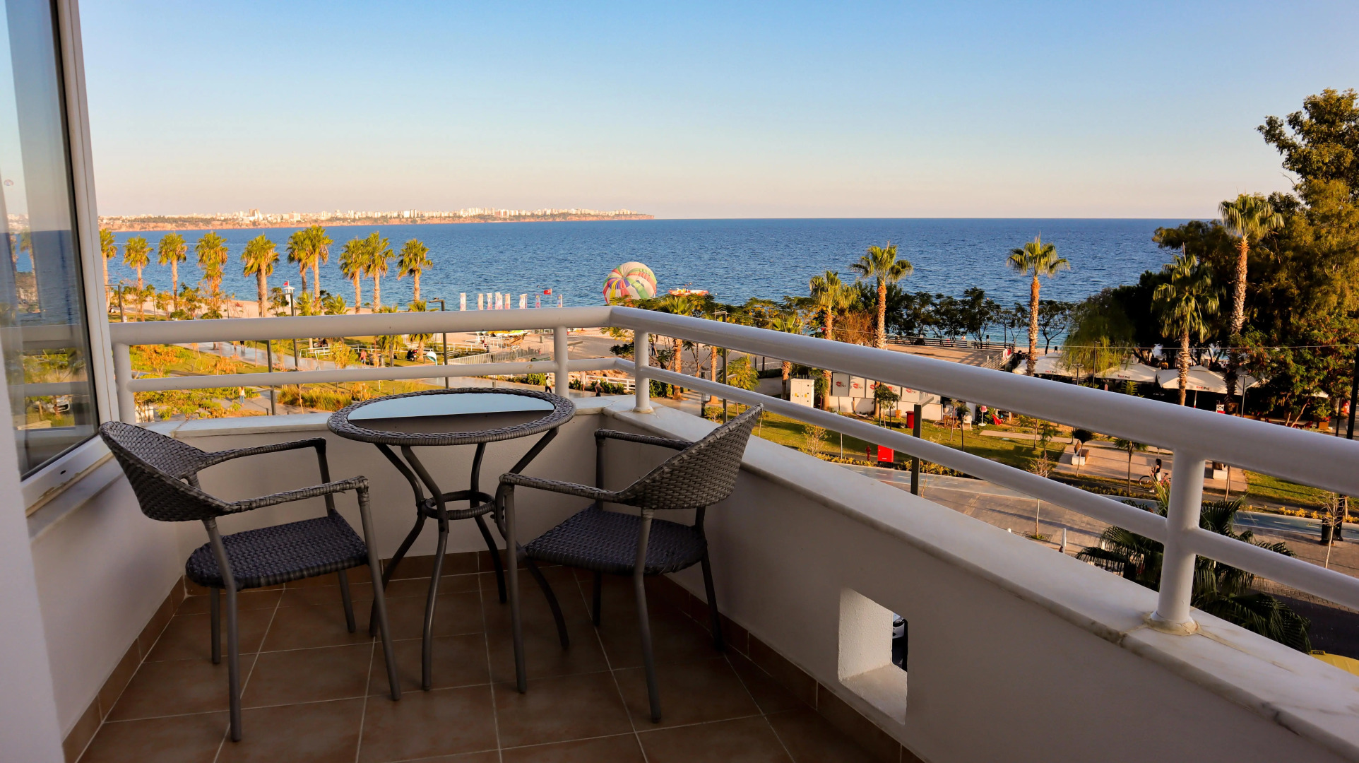 Отель The Corner Park