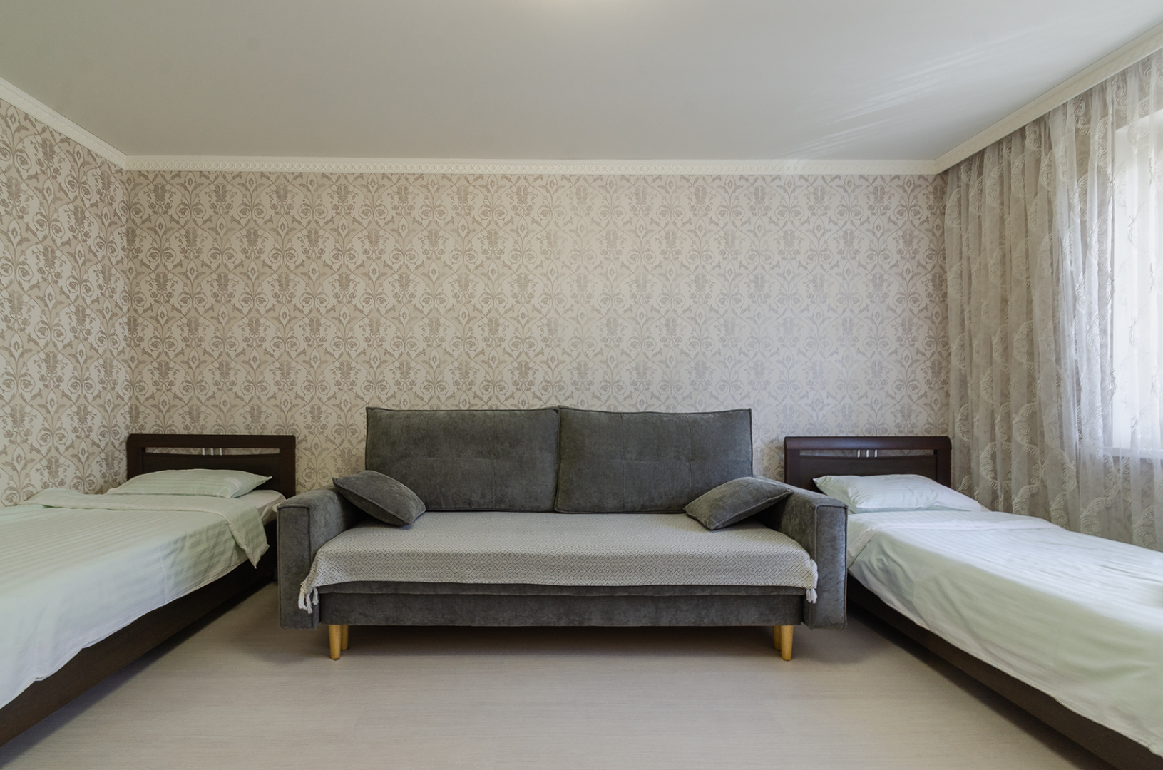 Апартаменты "Белоснежная 2 комнатная на Франко"