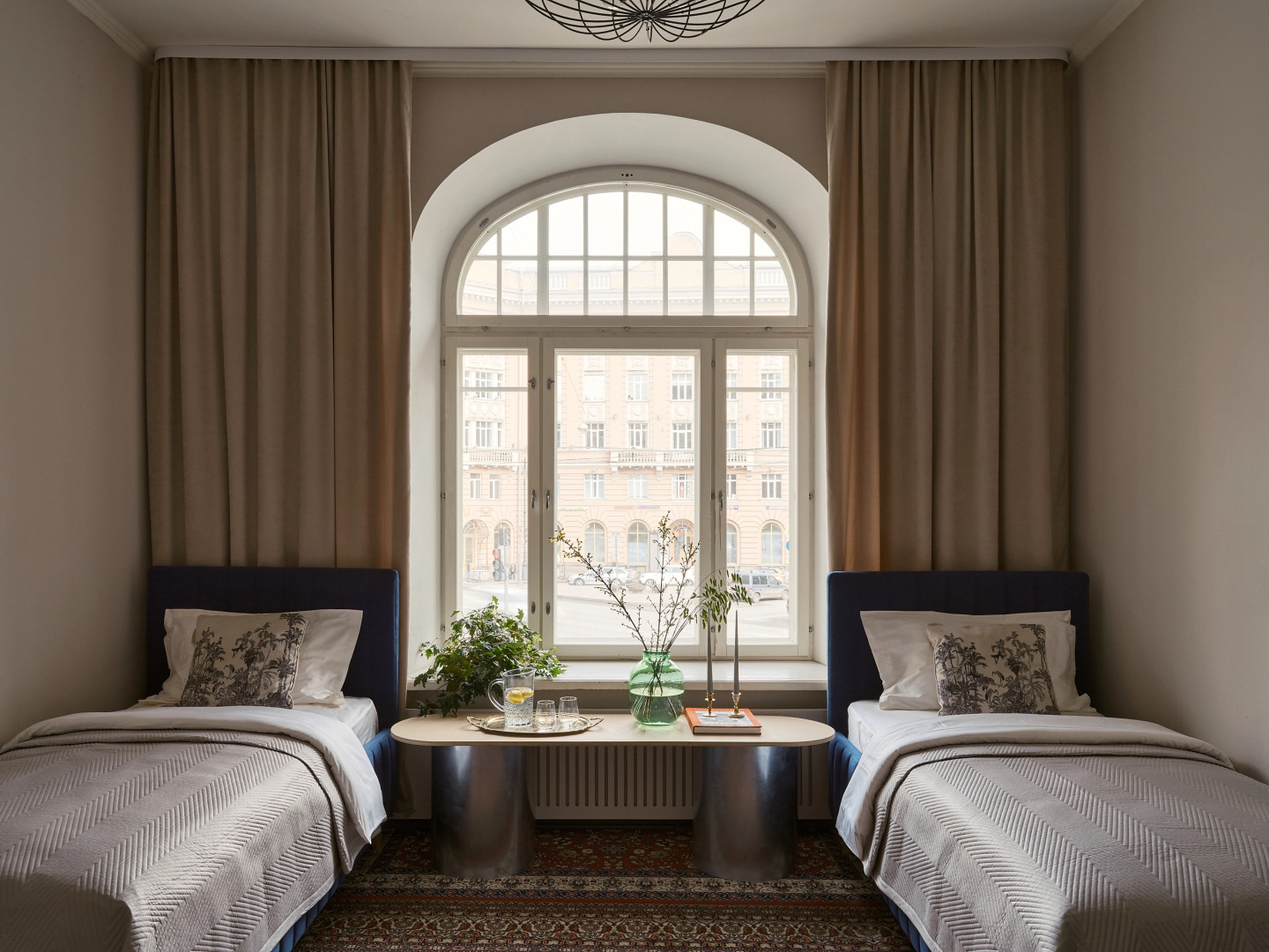 Апартаменты 170 кв. м. с 3 спальнями и видом на Австрийскую площадь