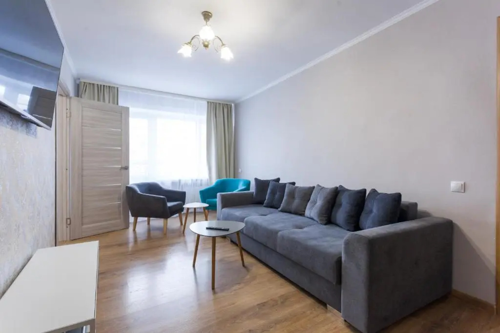 Апартаменты Трёхкомнатные Центр, Ленинский 29, Колибри#29