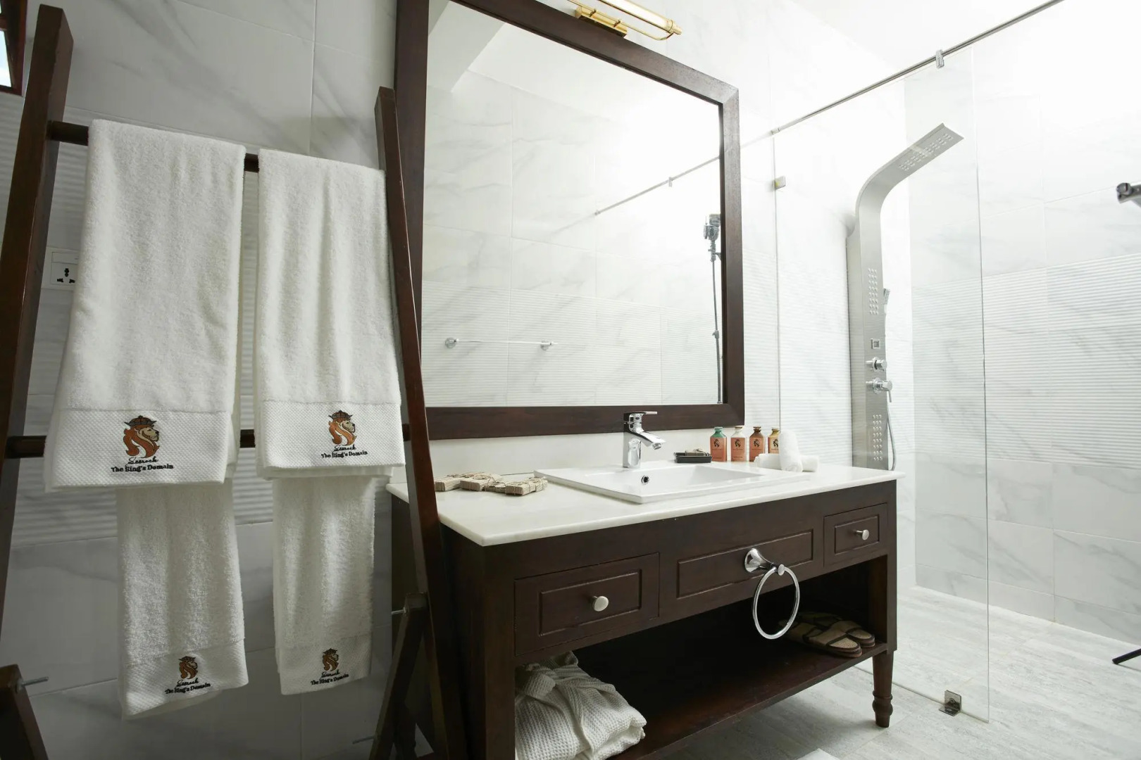 Отель Seerock The King's Domain