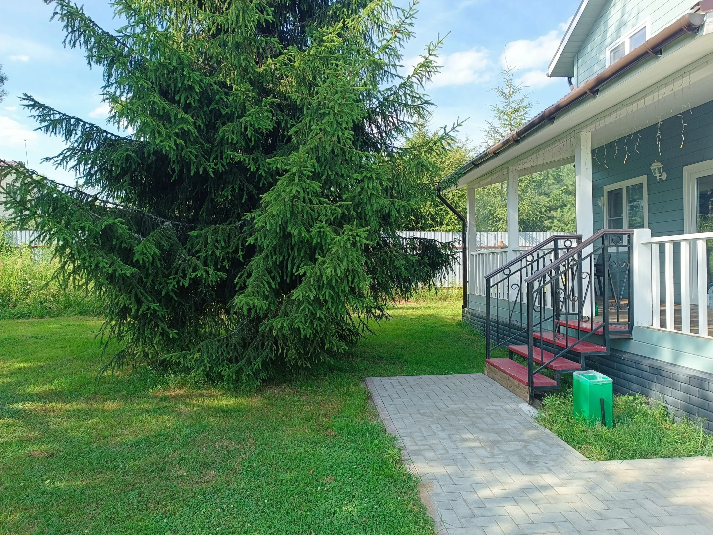 Частный дом с верандой и сауной