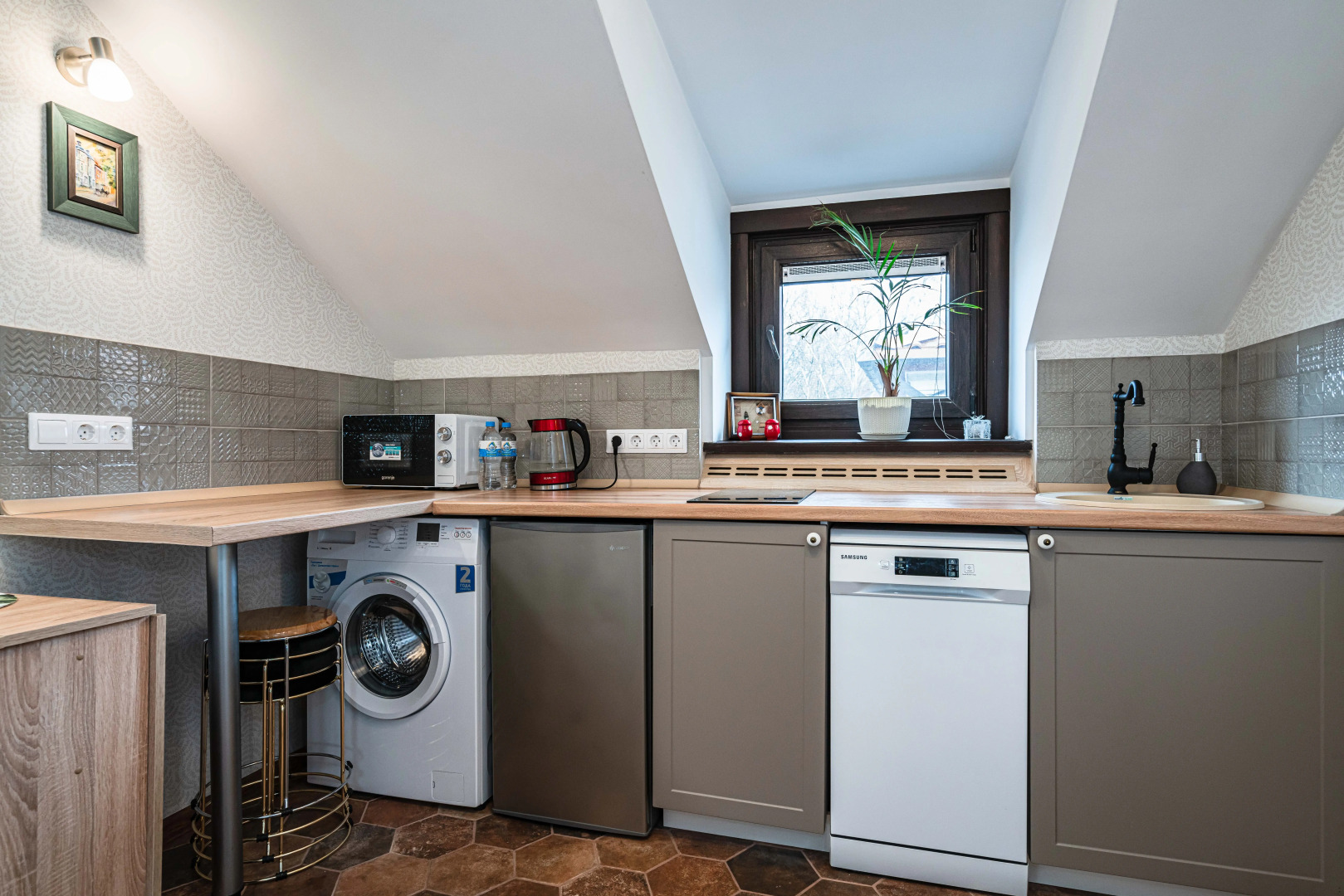 Квартира Трехкомнатная Московская 12