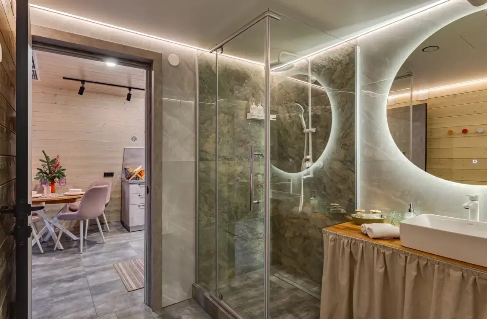 Частный дом Увеличенный А-фрейм Сад с баней и чаном