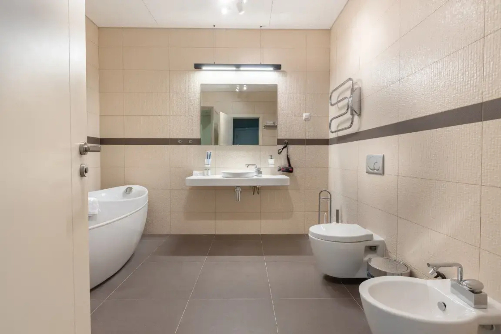 Rockmond 48 Junior Suite 12
