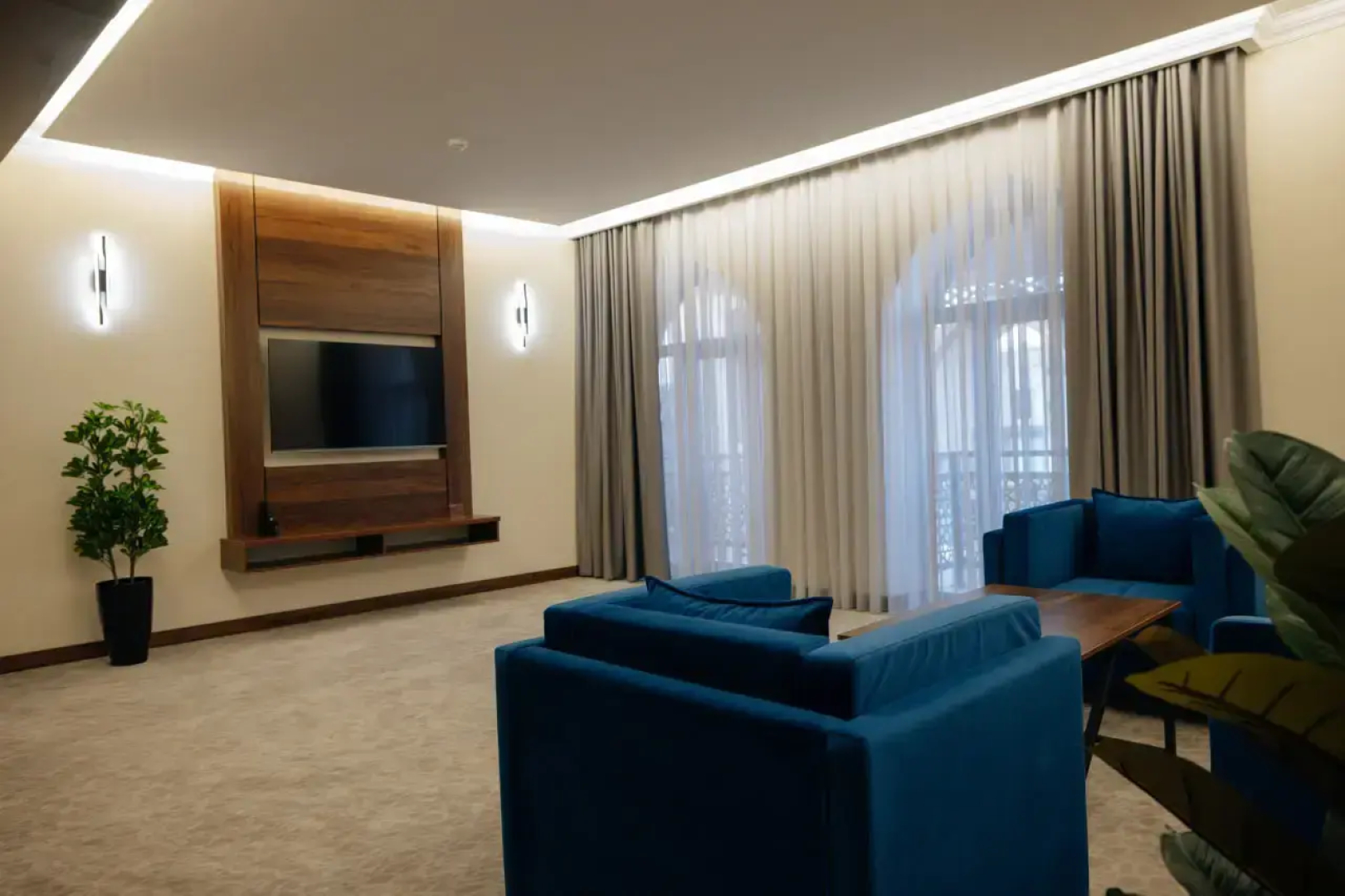 Отель Kohinur Plaza