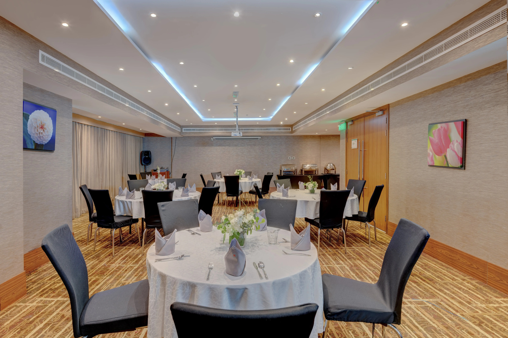 Отель HAWTHORN EXTENDED STAY BY WYNDHAM ABU DHABI