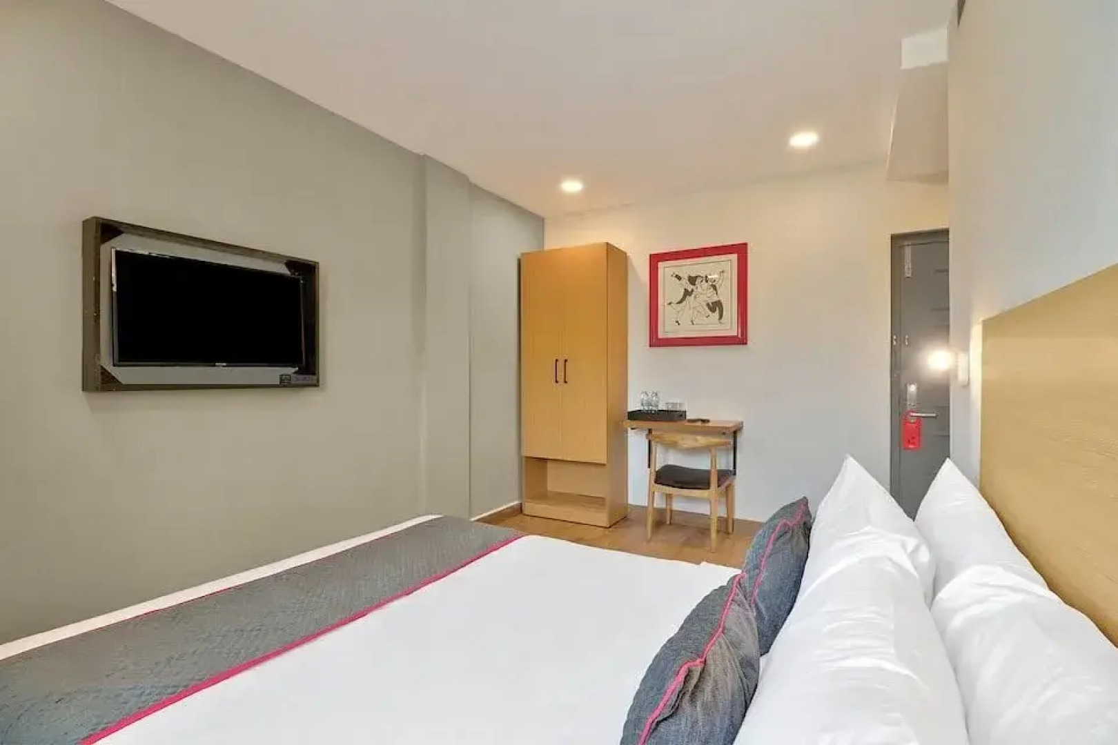 Отель Consulate By Book Meri