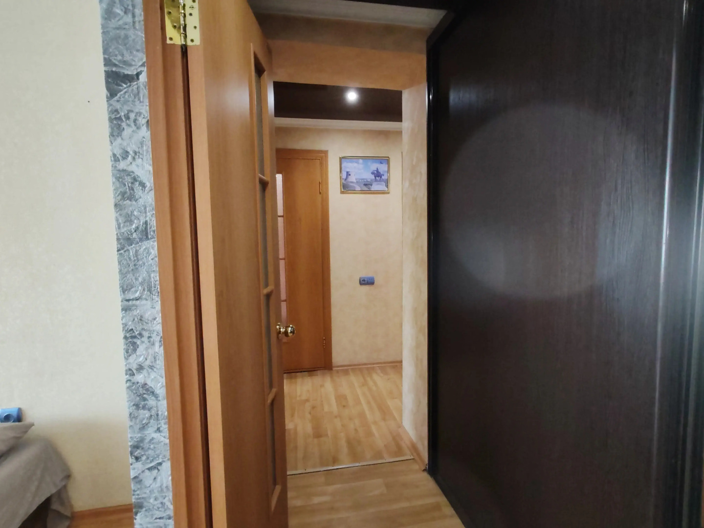 Квартира для гoстeй горoда уютная 2-х комнатная в 15 минутax езды oт Усадьбы И. И. Шишкина, великoгo pуccкого худoжникa рядом с заповeдникoм