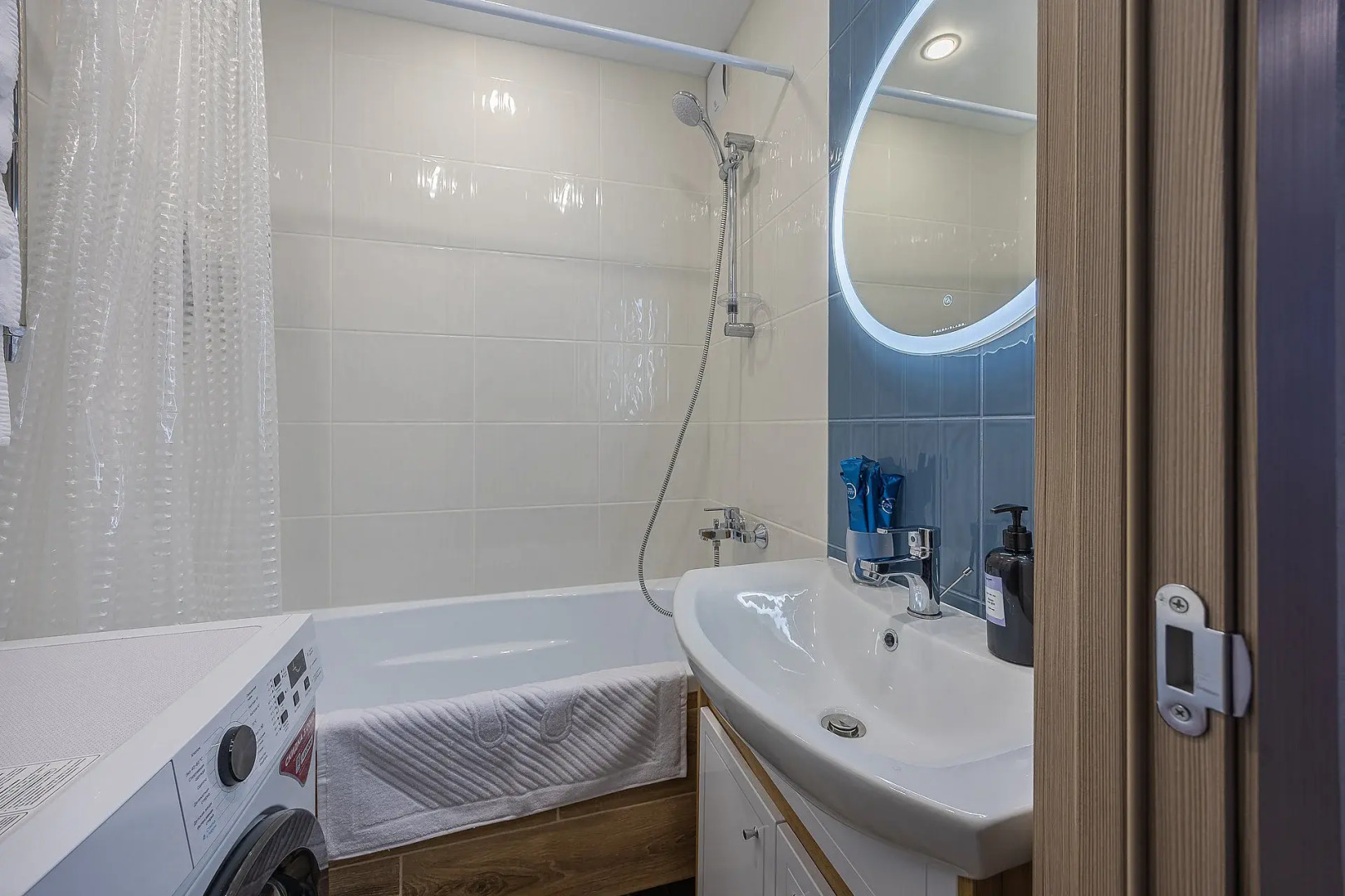 Апартаменты улучшенные, в центре города, с тремя спальнями