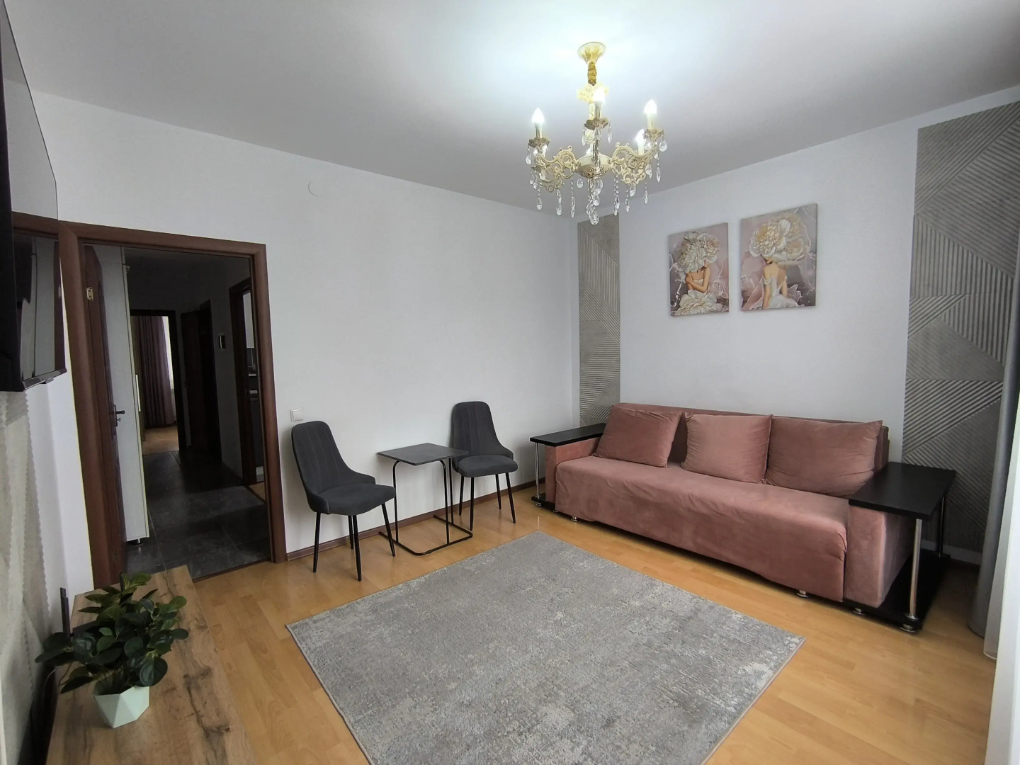 Двухкомнатная Квартира в Центре с Видом на Город и на Горы