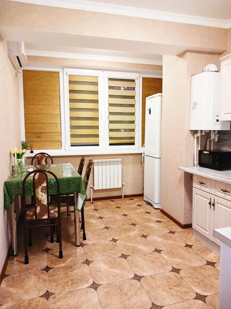 Апартаменты Квартира уютная с спорт площадкой во дворе