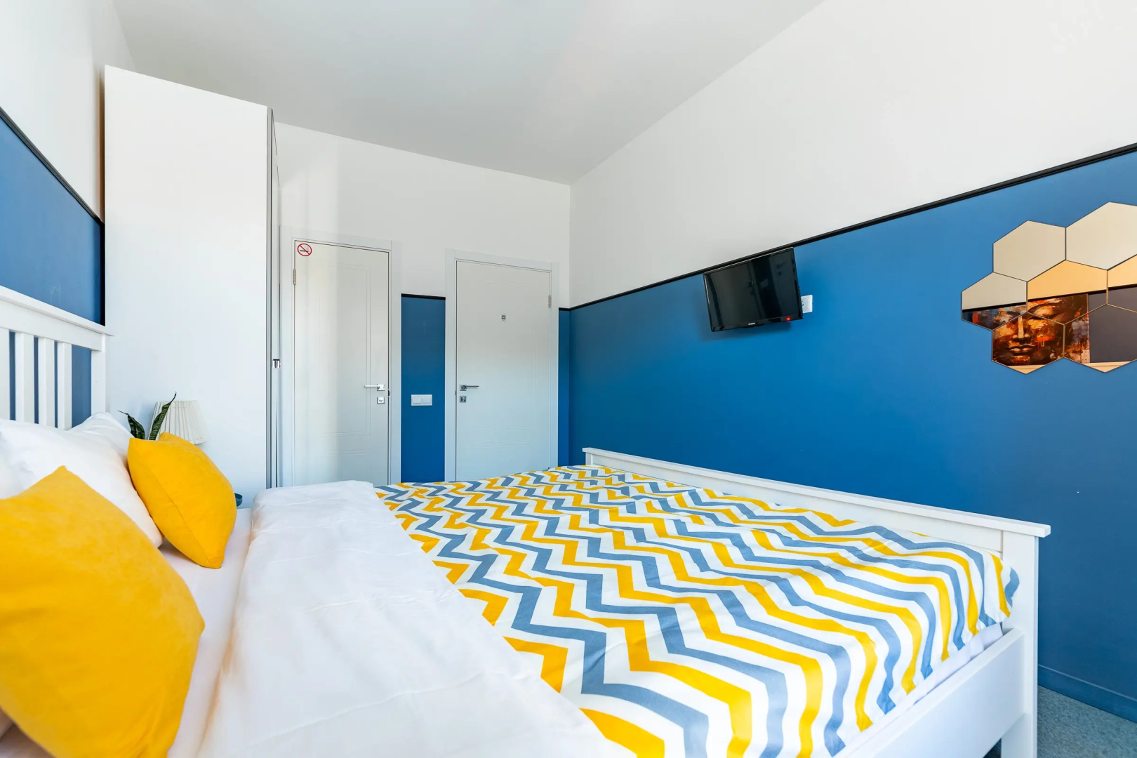 Гостевой дом Chevron Inn