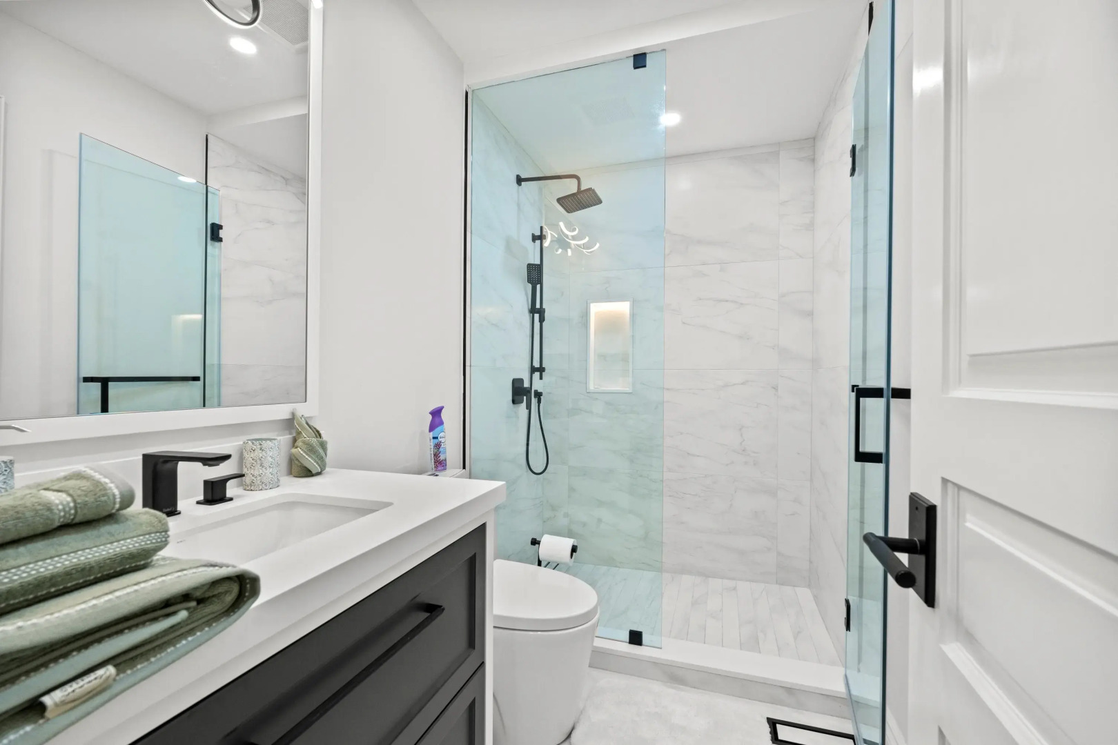 Частный дом Globalstay Luxury 4-Bedroom near Wonderland near Wonderland with Free Parking