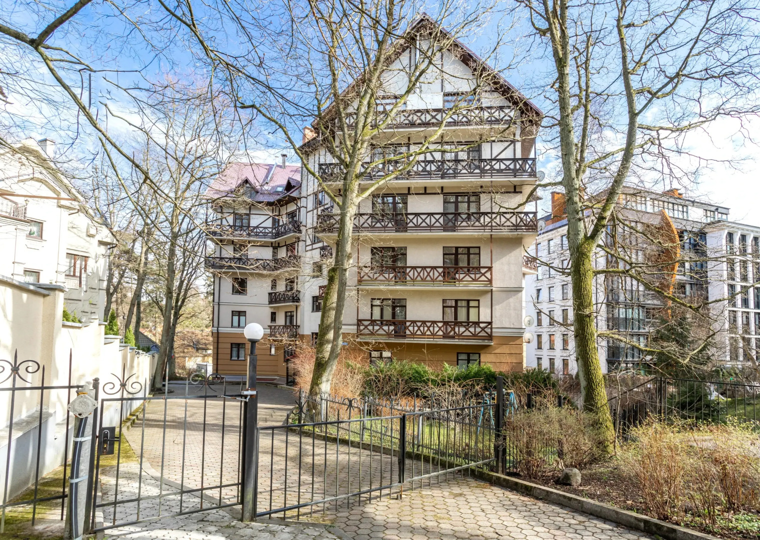 Квартира трёхкомнатная BookingApart с дизайнерским ремонтом в самом центре Светлогорска