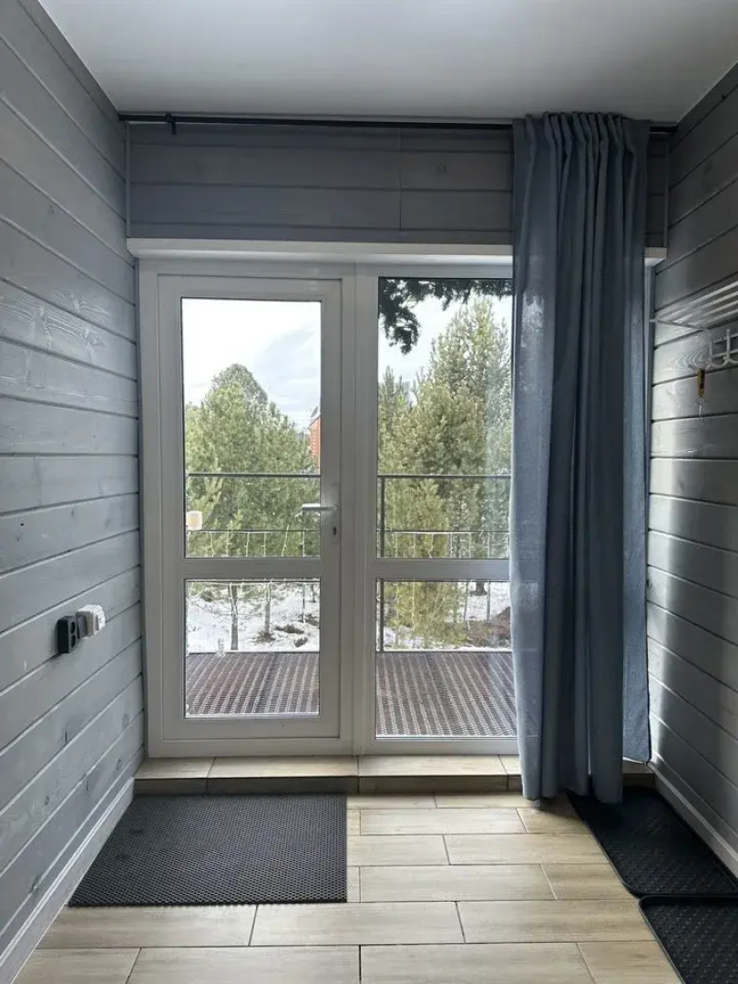 Частный дом Хвоя в окружении кедрового леса