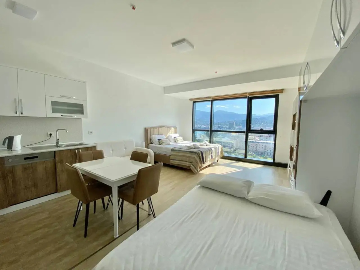 Апарт-отель на берегу моря, Porta Batumi Tower