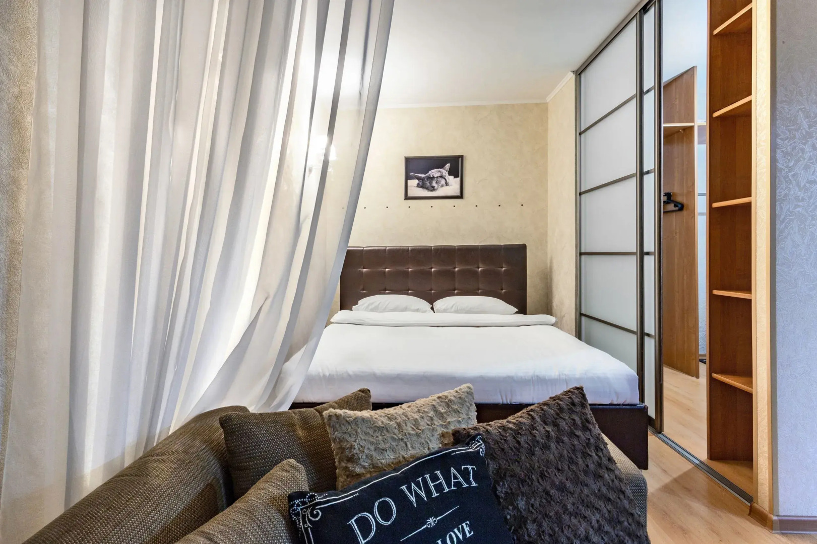 Апартаменты Румер Студио в центре с видом на город