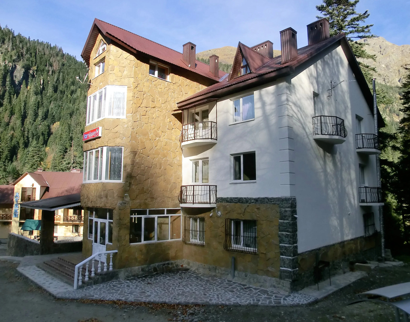 Отель Айс Черри Домбай