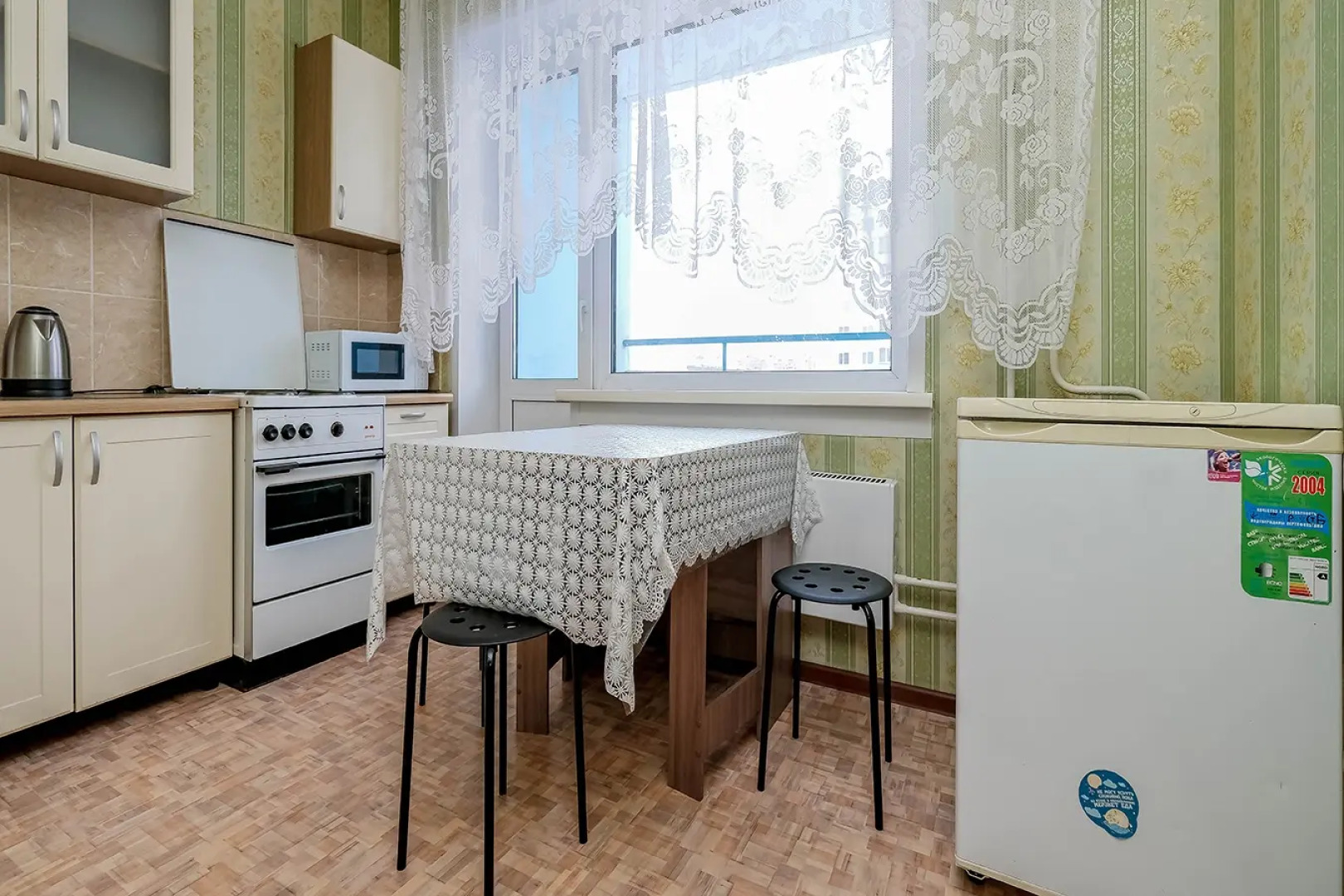 Квартира рядом с Мнтк им. Федорова и Ск Заря