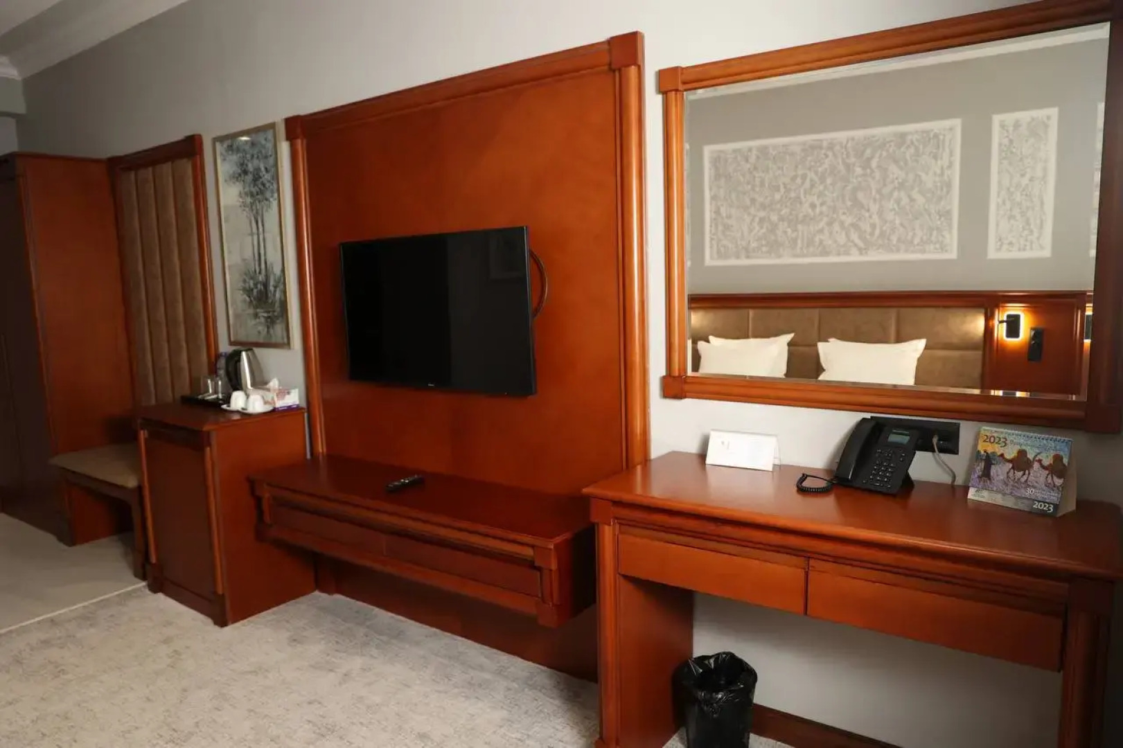 Отель Mir Luxe Plaza