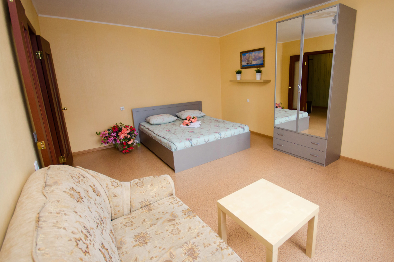 Апартаменты Квартирный Вопрос на Лазурная 17