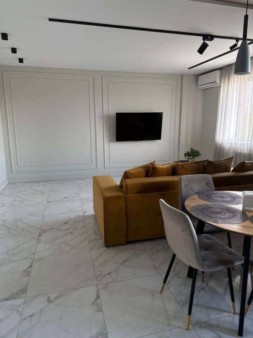 Квартира Просторная Недалеко от Центра с Парковкой