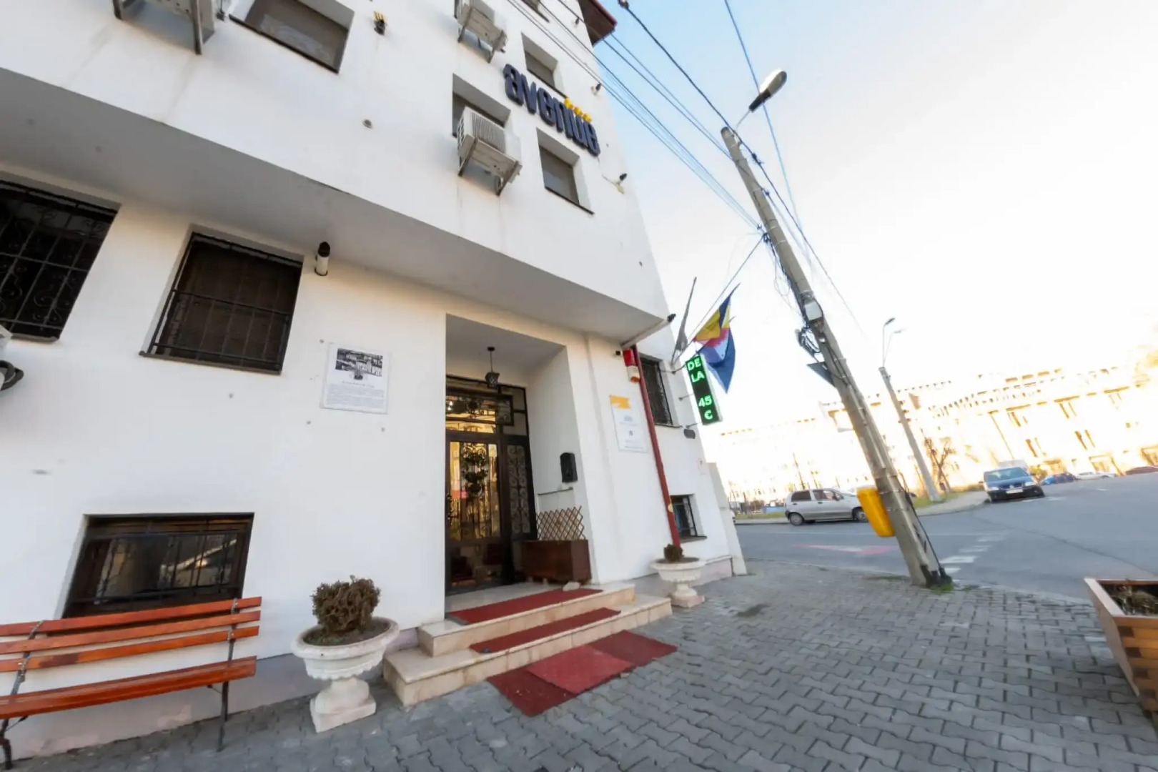 Отель Avenue Parliament