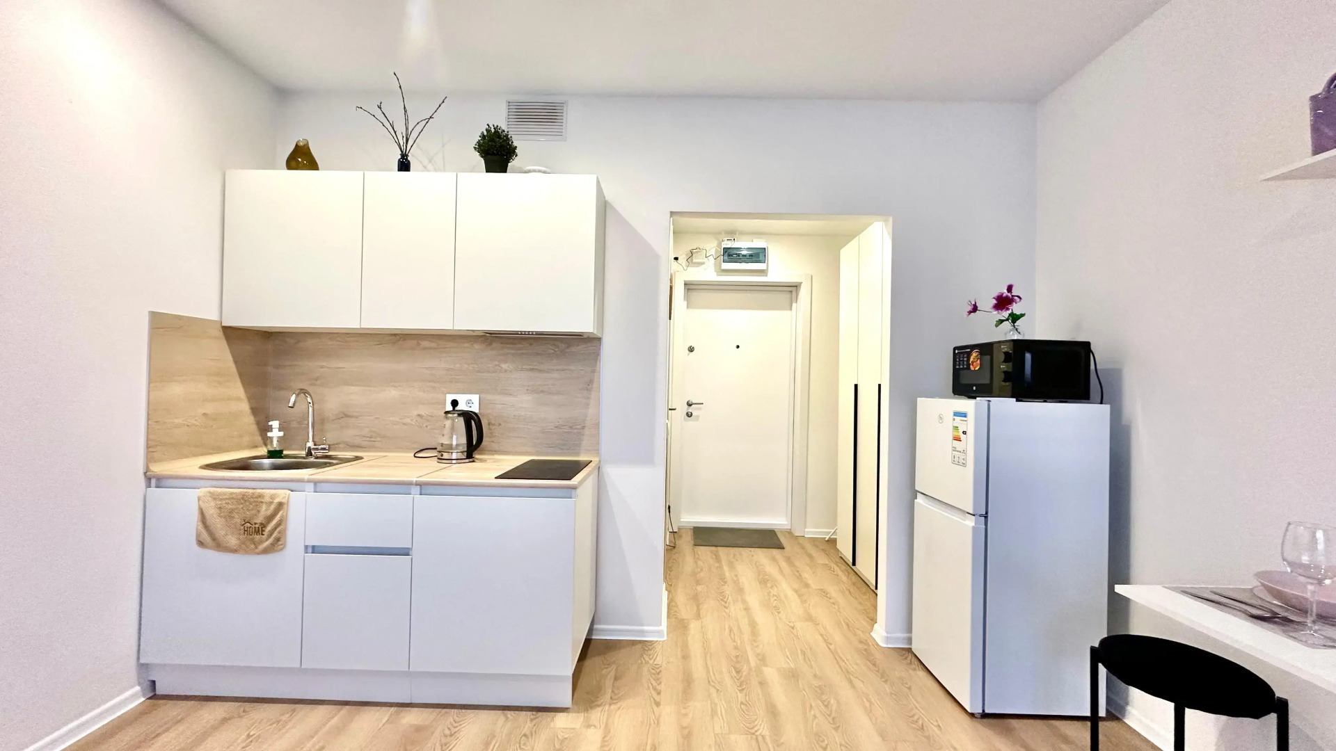 Апартаменты Истоман Студия вид на пруд