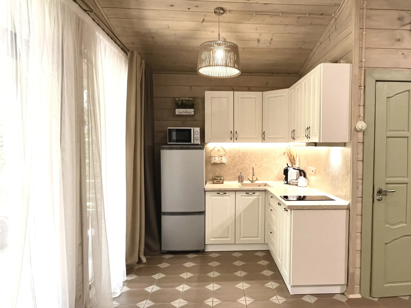 Лесной домик на берегу Озера Волго на Селигере - коттеджи Сосновый бор