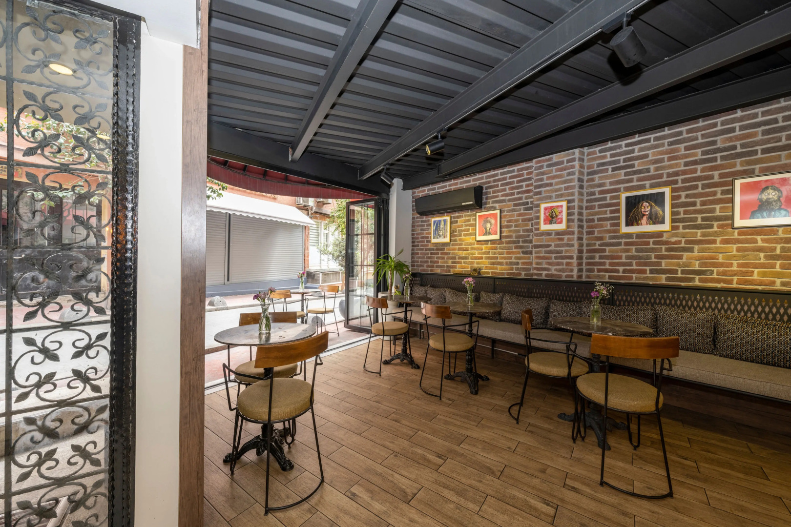 Отель The Marions Suite