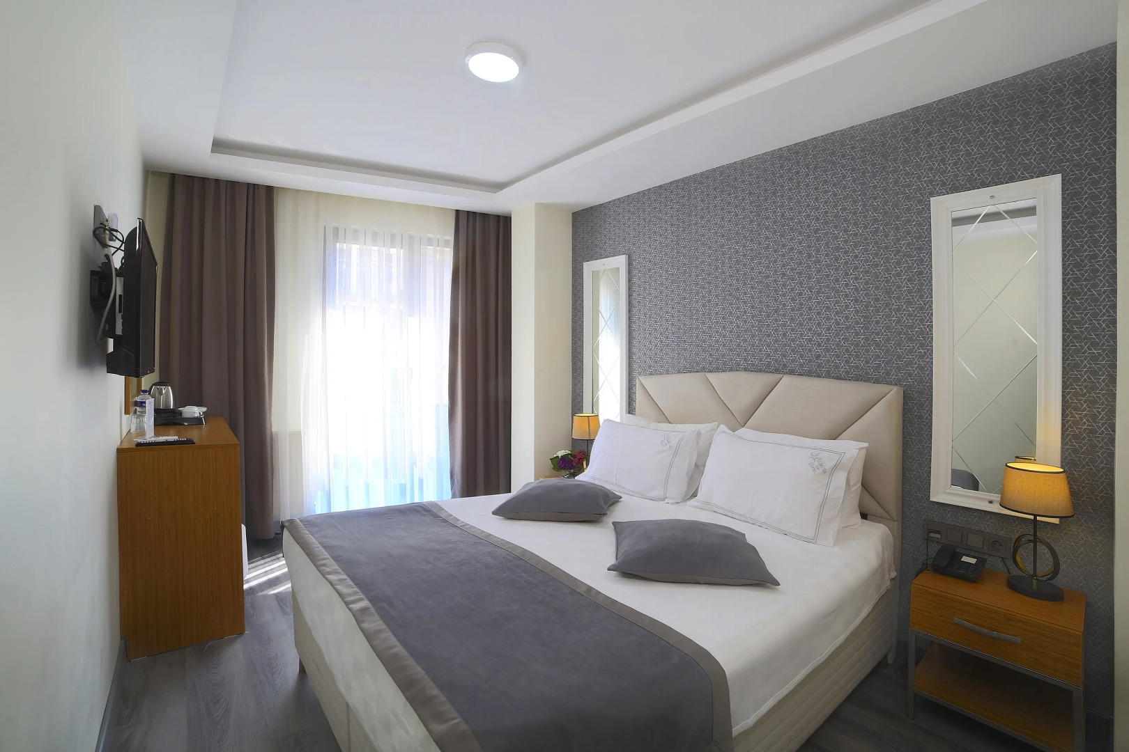 Отель Almina Inn