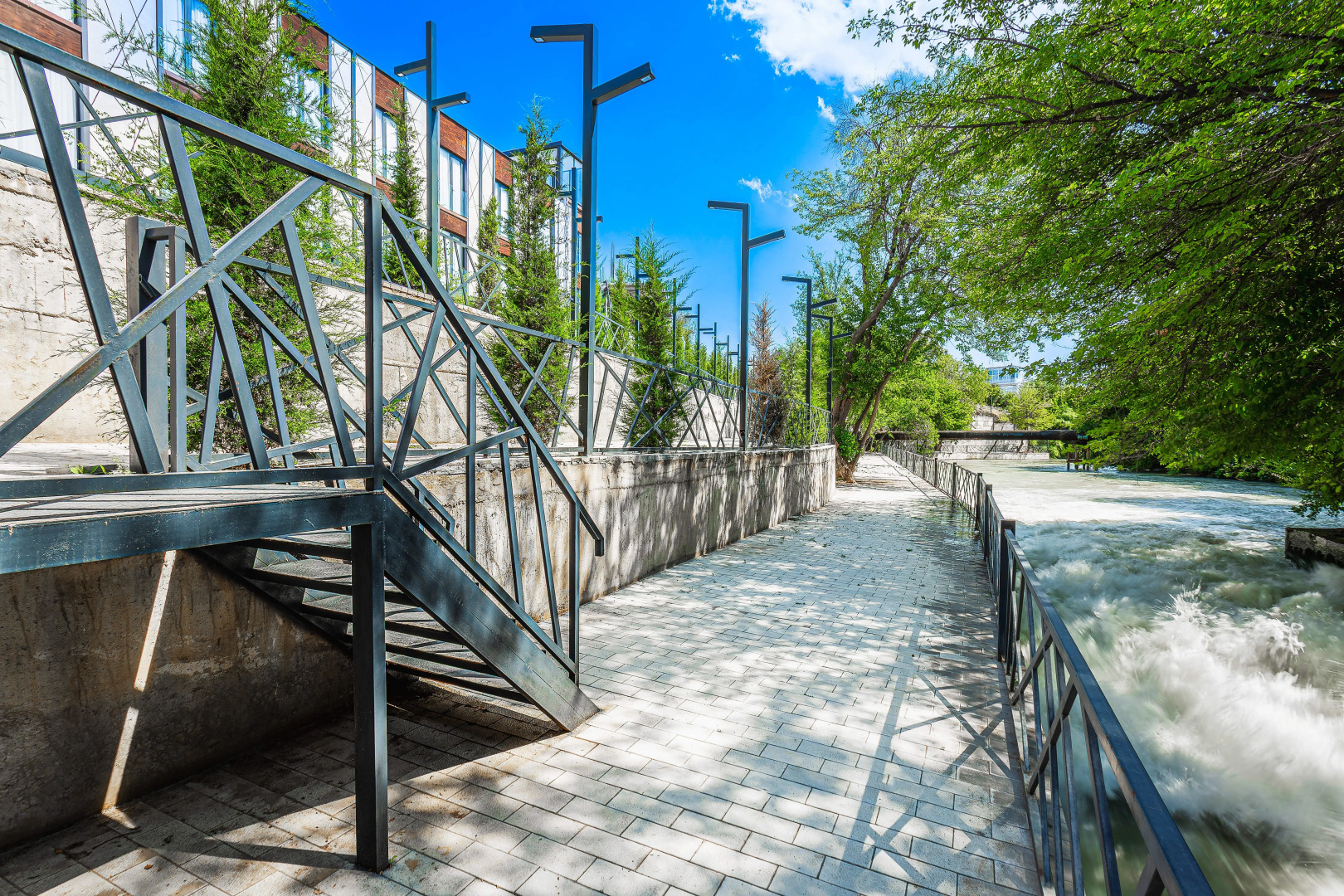 Отель River Inn