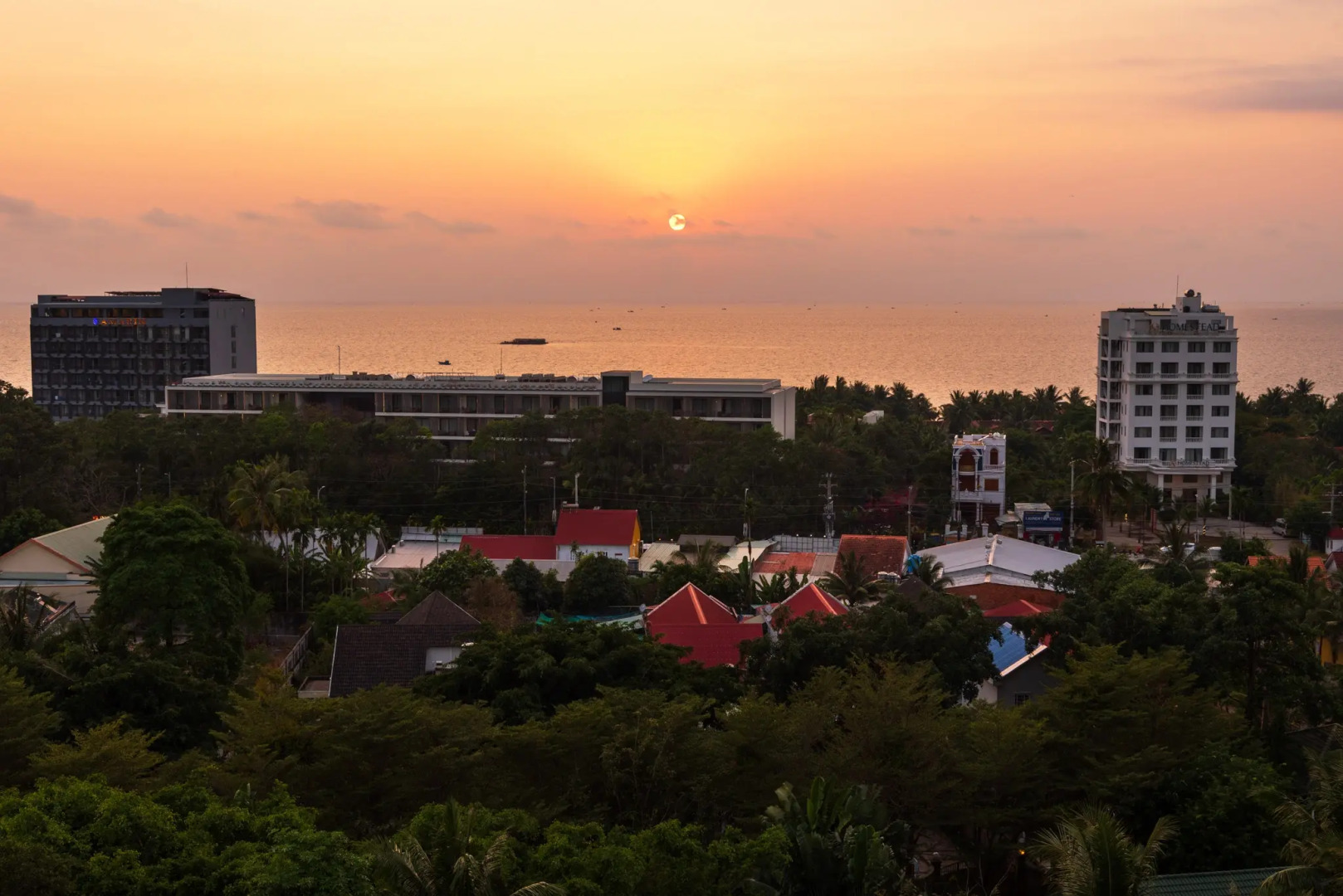 Отель The Up Phu Quoc