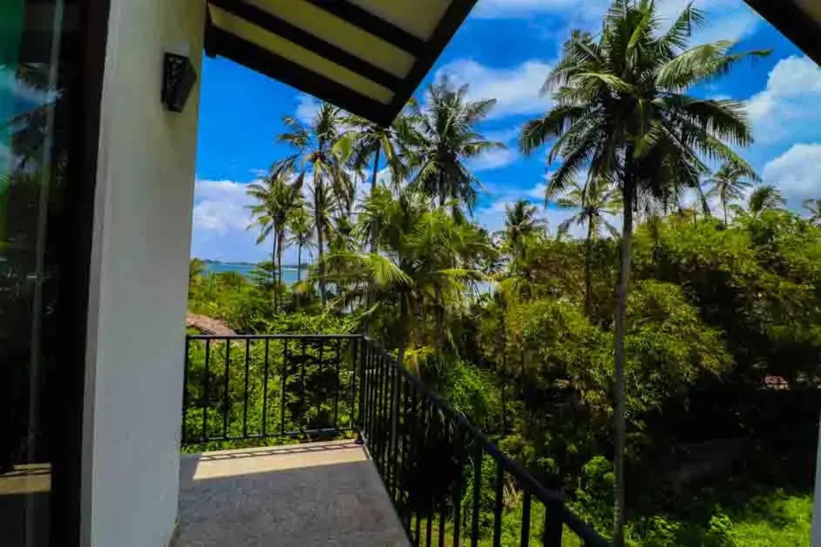 Отель Yoho Aura