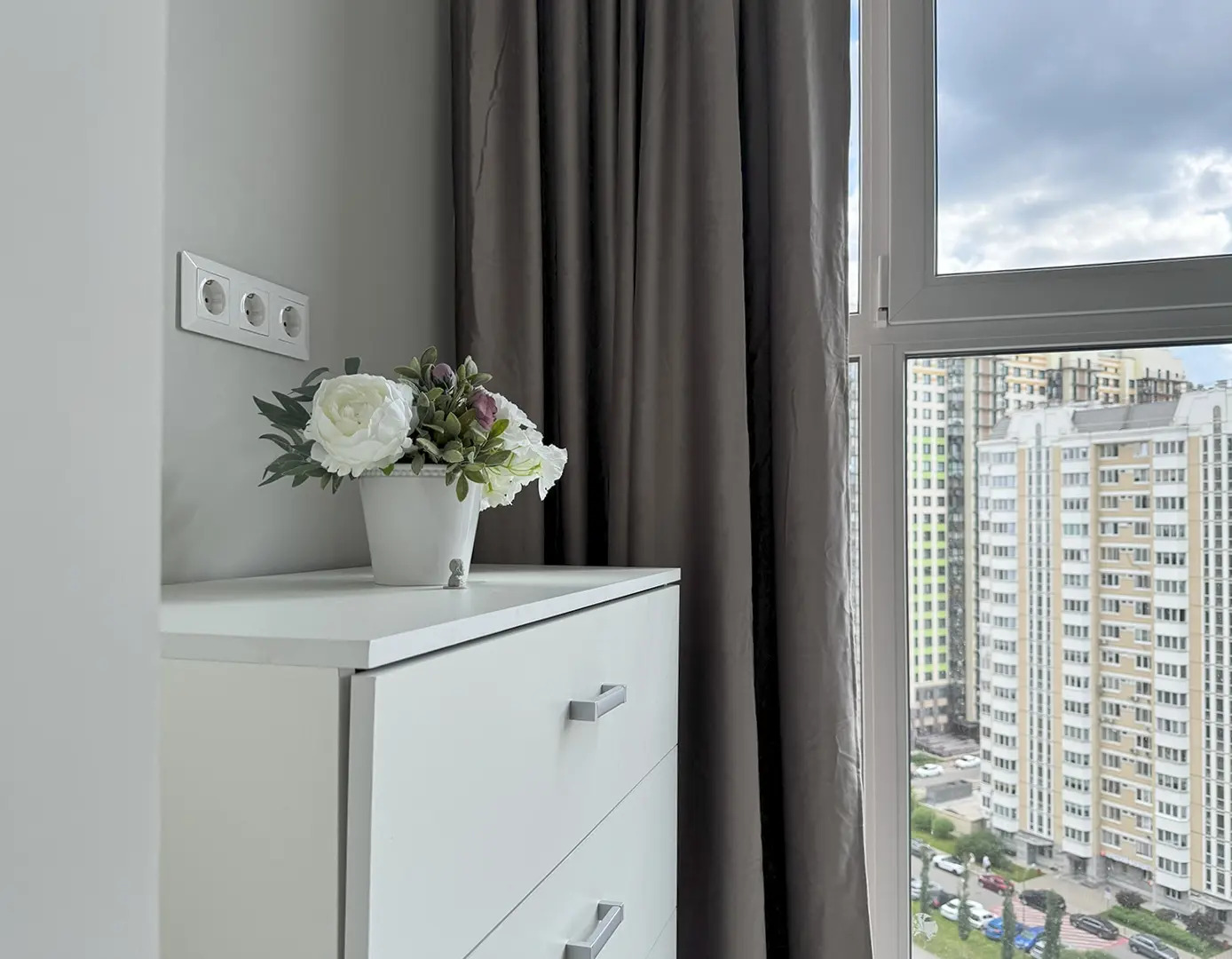 Квартира с панорамным остеклением и дизайнерским ремонтом