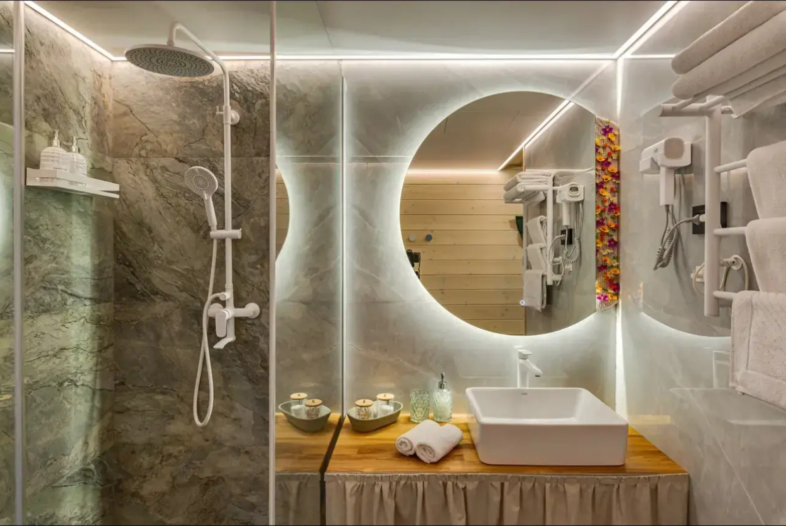 Частный дом Увеличенный А-фрейм Сад с баней и чаном