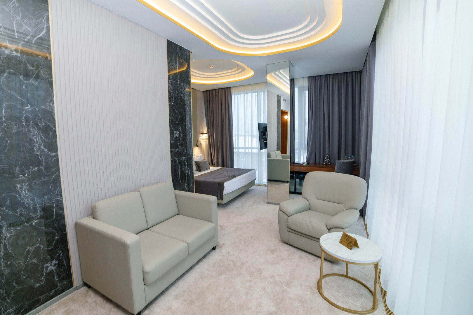 Отель Довгий