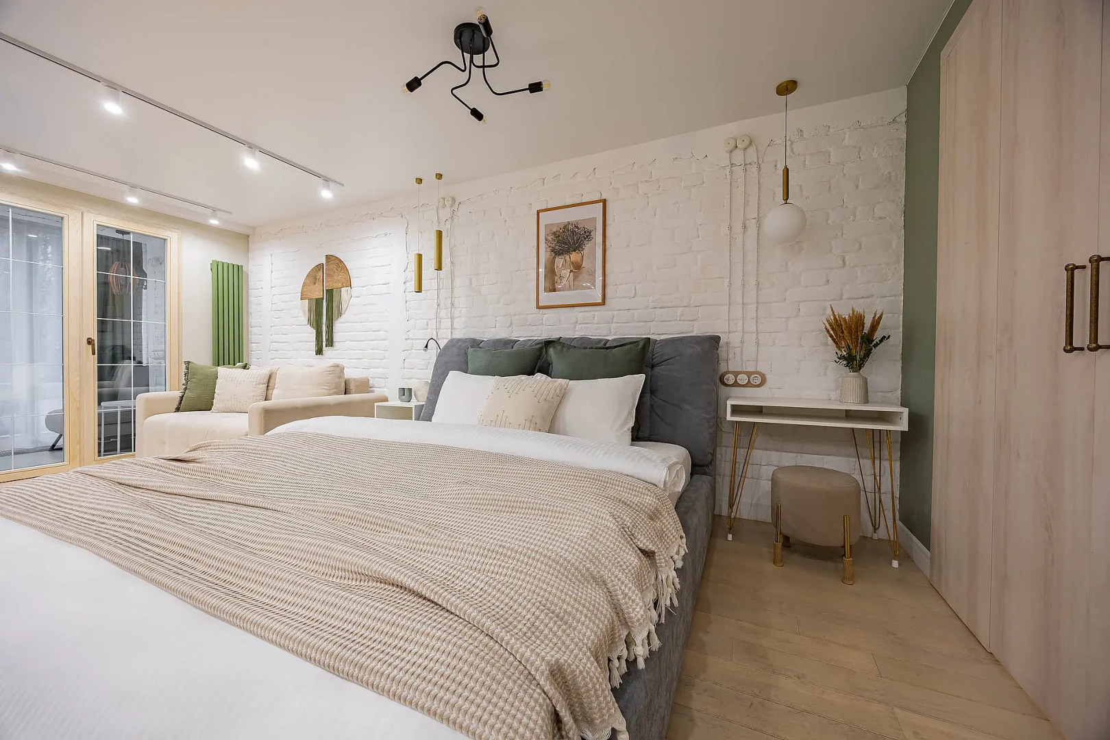 Апартаменты в Центре на Невзоровых 7 Сова-Дом